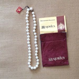 Pearl necklace.Simple and elegant